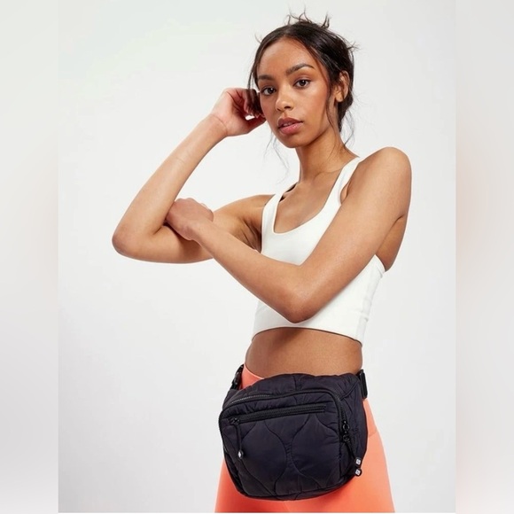 VERA BRADLEY || Black Quilted Belt Bag. OS - Picture 3 of 12